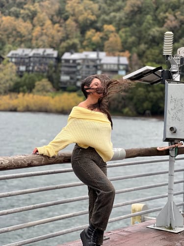 Customer photo review of SWEATER LINA AMARILLO