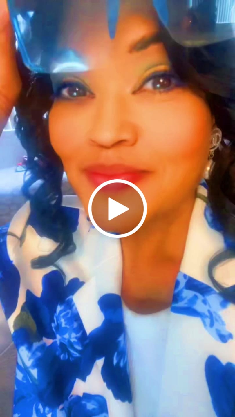 Customer video review of Zury Sis Miss Bang Lace Part Drawstring Ponytail - SOFIA