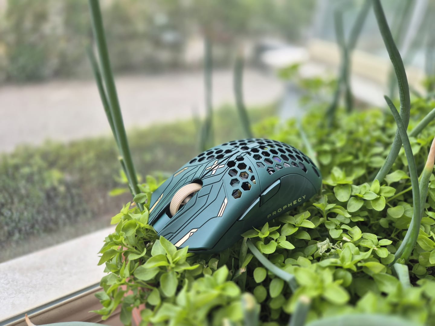 Customer photo review of Finalmouse ULX Prophecy Karbon Fiber Wireless Mouse