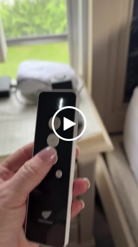 Customer video review of SmartWings Motorized Roller Shades 100% Blackout Linen