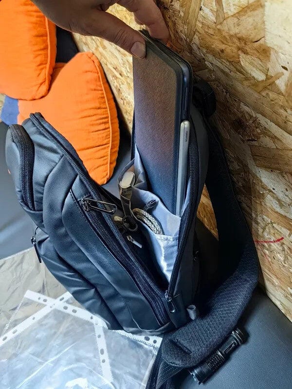 Customer photo review of Colonne: High-capacity Urban Commuting Daily Crossbody Bag