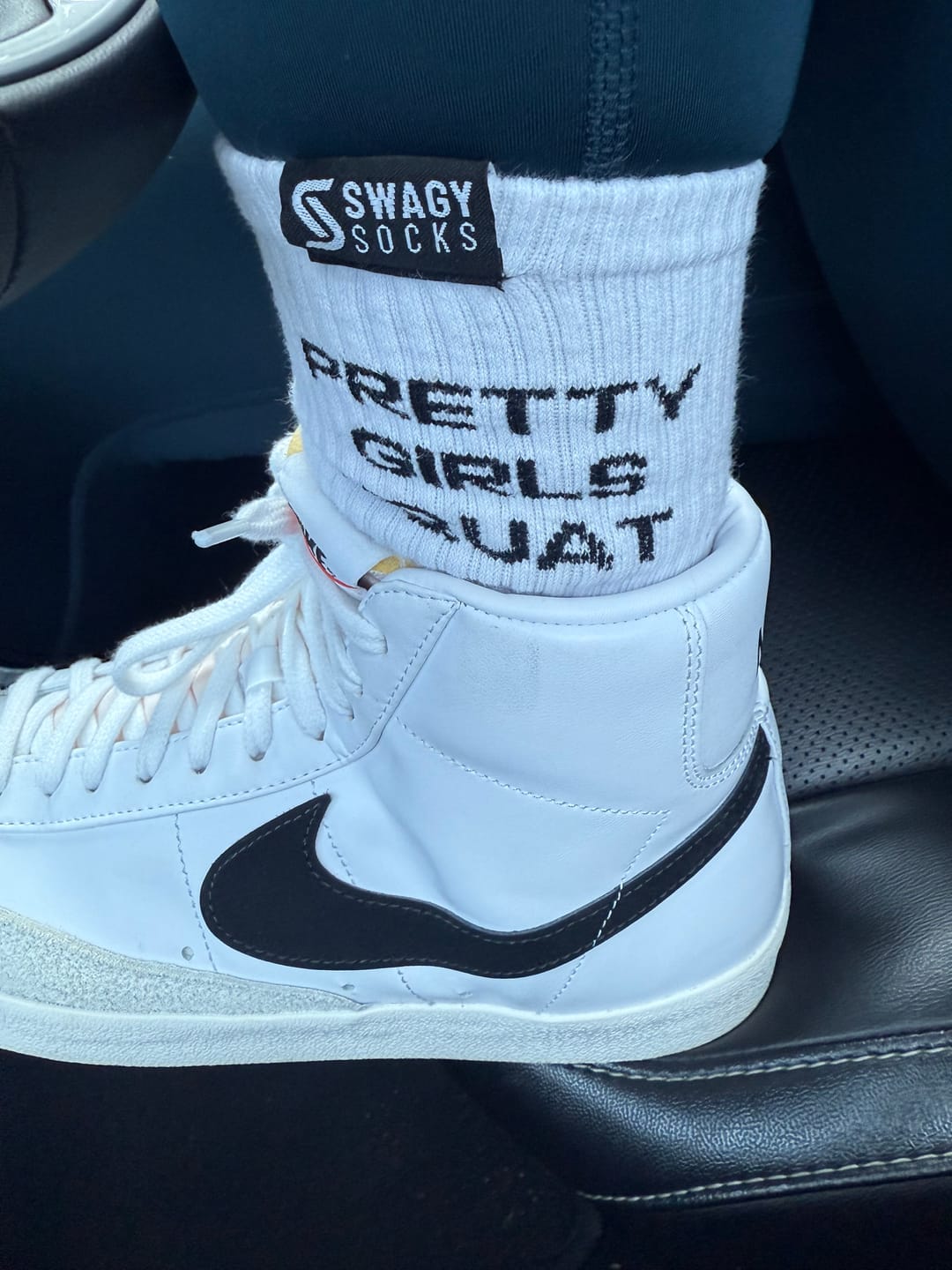 Customer photo review of Pretty Girls Squat ™ - Crew Workout Socks