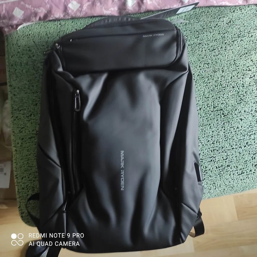Customer photo review of Expandos: Versatile Expandable Laptop Backpack For All-day Traveling