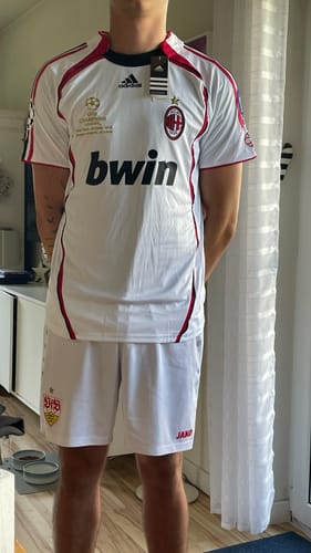 Customer photo review of Kaká Leite Milan 2007 Final Athene Champions League Final White Retro Football Jersey