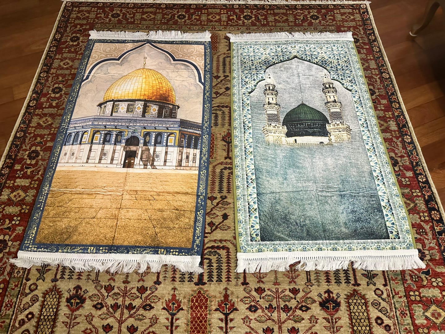 Customer photo review of Kaaba Door  Padded Prayer Mat