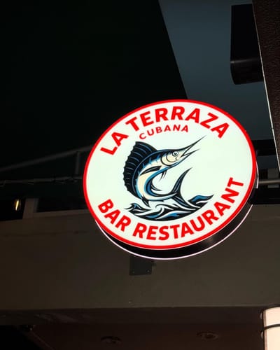 Customer photo review of Custom Light box (Yasmany)