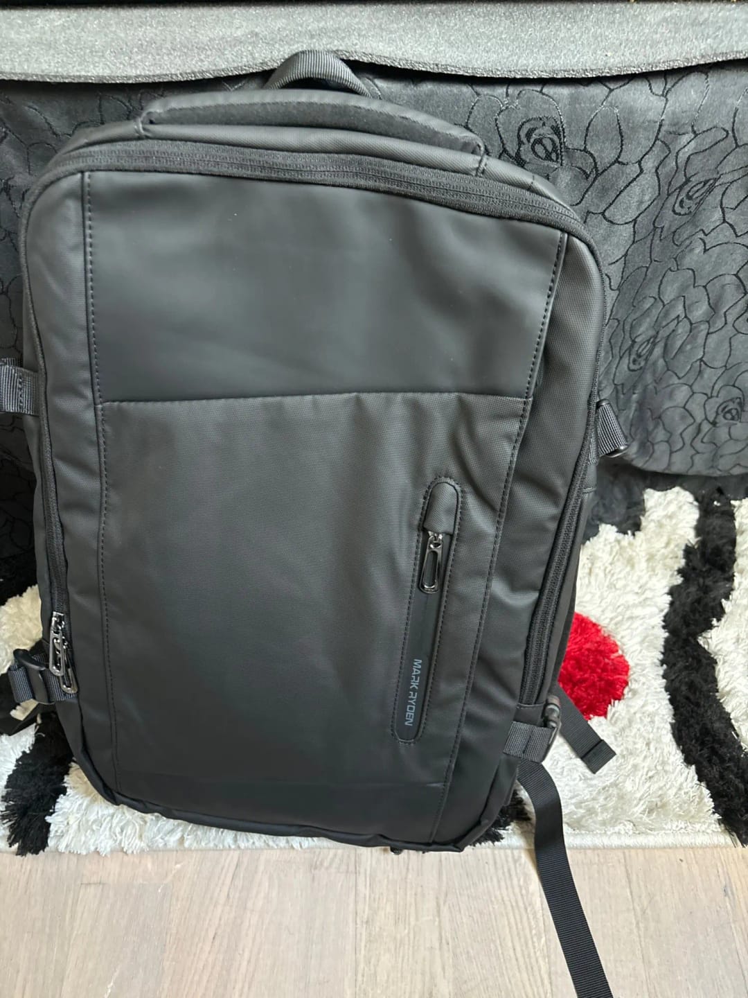 Customer photo review of Expandos: Versatile Expandable Laptop Backpack For All-day Traveling