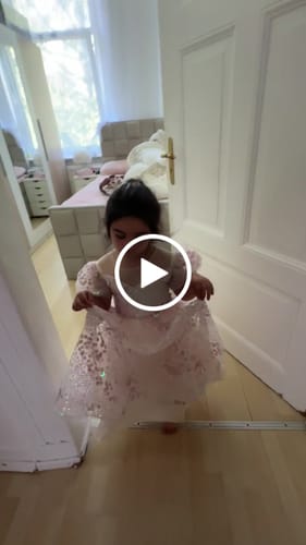 Customer video review of Flower Girl Dresses Girls Pageant Formal Dress Baby Girl Luxury Mesh Sequins Birthday Party Dress