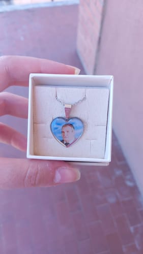Customer photo review of Collana Foto Personalizzata Cuore In Acciaio