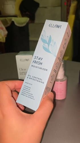Customer photo review of Stay Fresh Moisturizer Controls Oil and Brightens