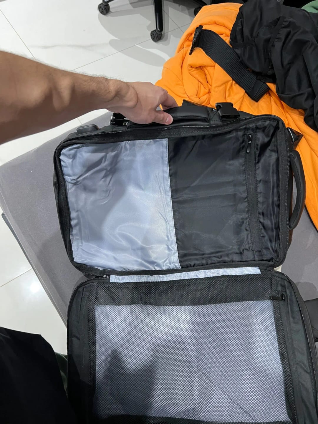 Customer photo review of Expandos: Versatile Expandable Laptop Backpack For All-day Traveling