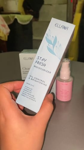 Customer photo review of Stay Fresh Moisturizer Controls Oil and Brightens