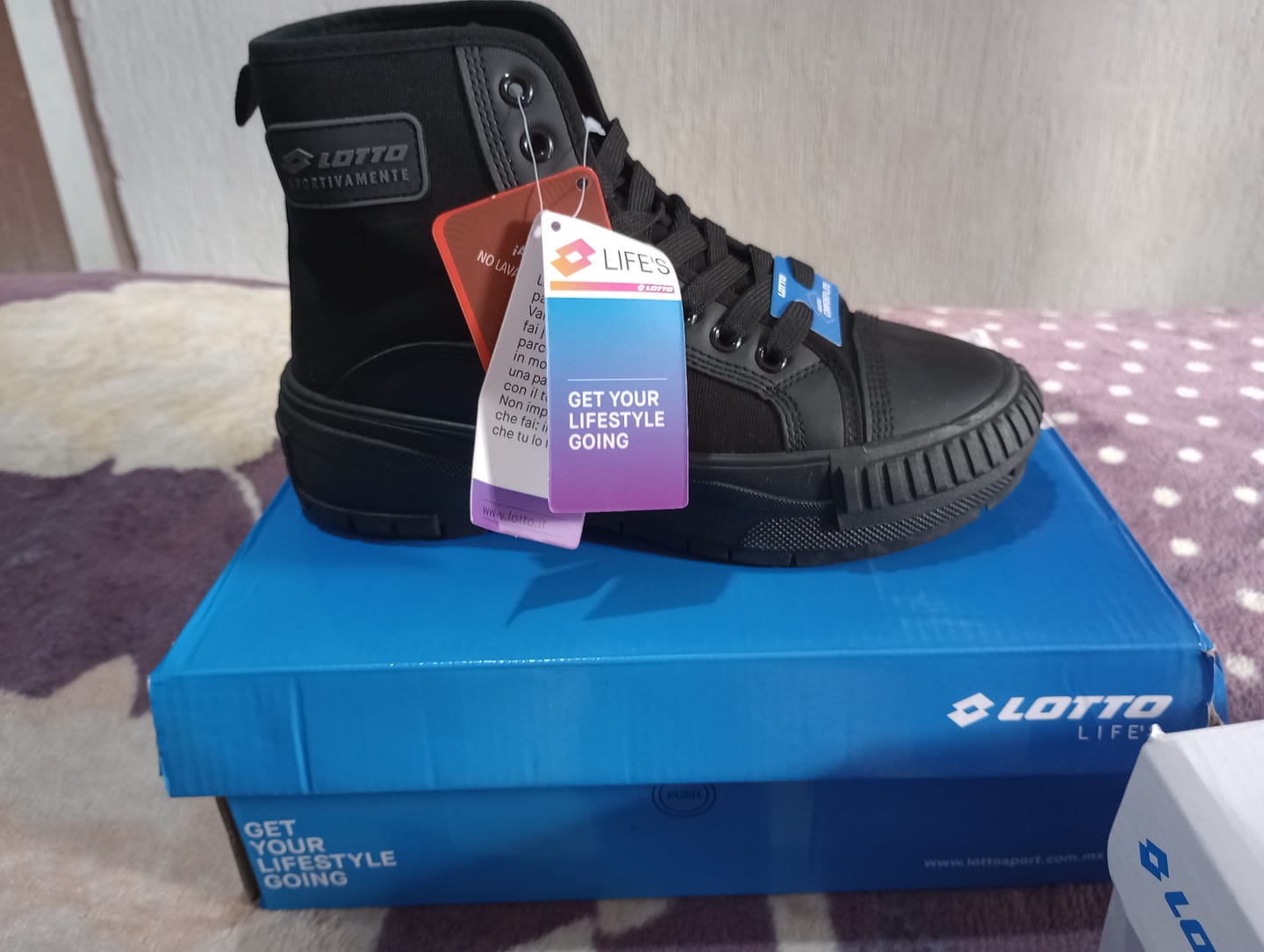 Customer photo review of Tenis Bota Ruvin Women