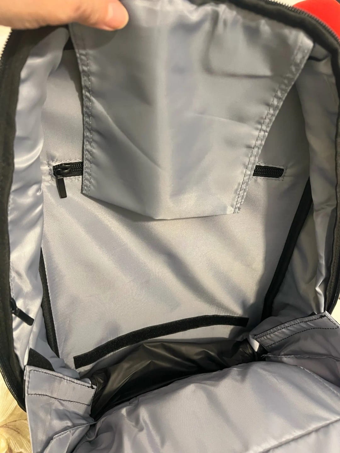 Customer photo review of Protector I: Diamond-cut Design Hard shell Waterproof Anti-scratch Multifunctional Laptop Backpack
