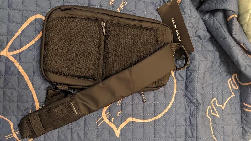 Customer photo review of Colonne: High-capacity Urban Commuting Daily Crossbody Bag
