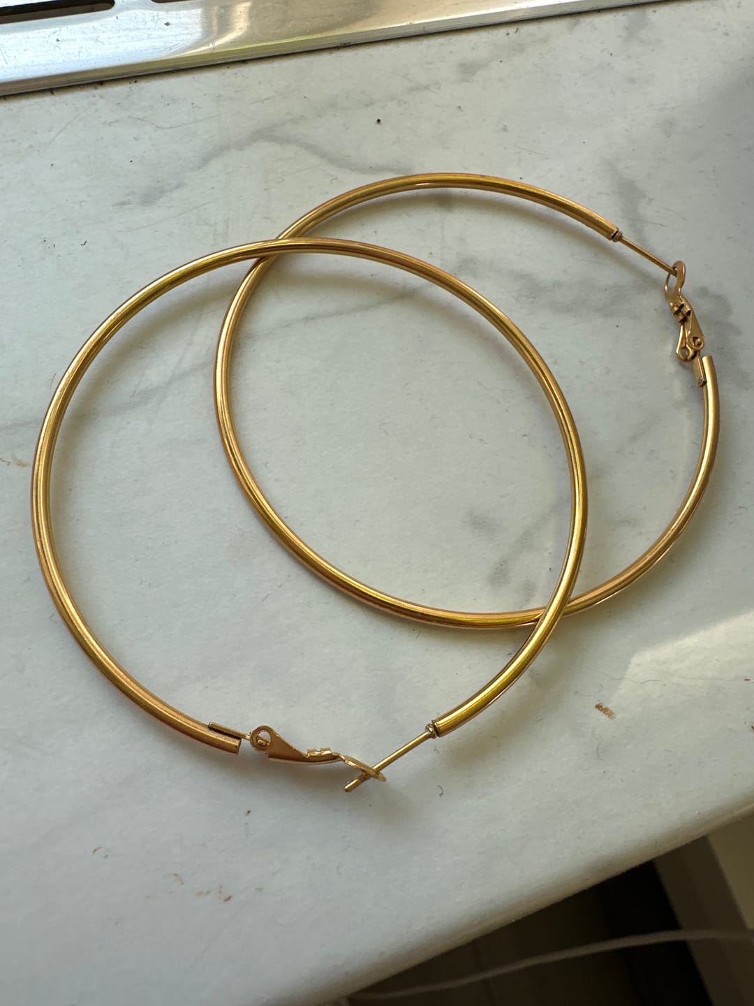 Customer photo review of Large Hoops Ohrringe | 18K vergoldet