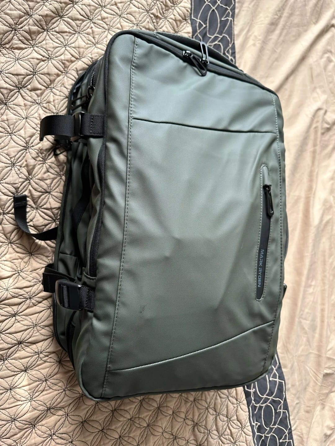 Customer photo review of Expandos: Versatile Expandable Laptop Backpack For All-day Traveling