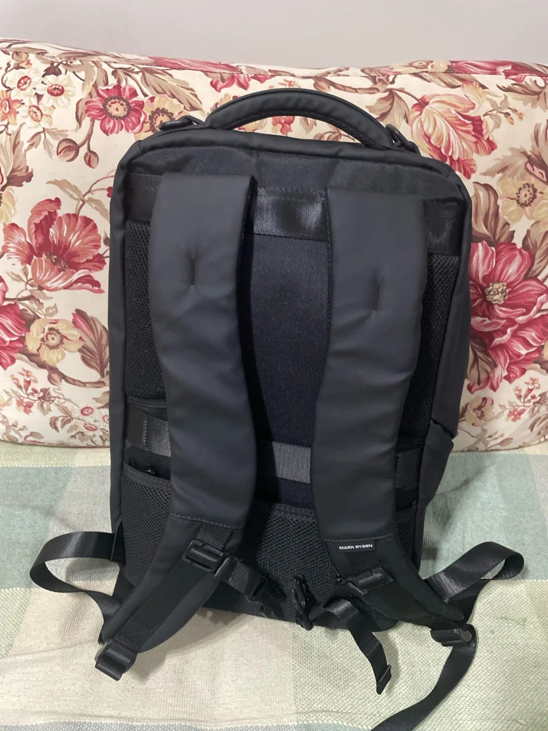 Customer photo review of Compacto Pro: MarkRyden Top Seller Futuristic Design Simple Large Capacity Daily Backpack