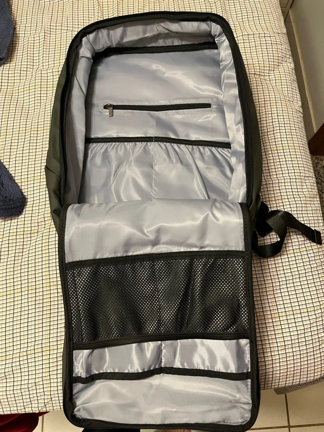 Customer photo review of Compacto Pro: MarkRyden Top Seller Futuristic Design Simple Large Capacity Daily Backpack