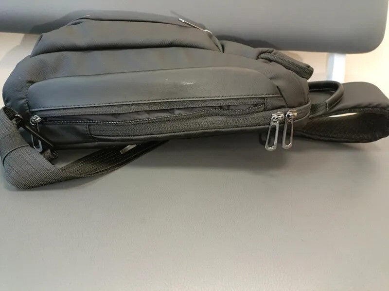 Customer photo review of Colonne: High-capacity Urban Commuting Daily Crossbody Bag