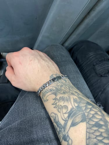 Reseña con foto de un cliente sobre Pulsera Cuban 8mm