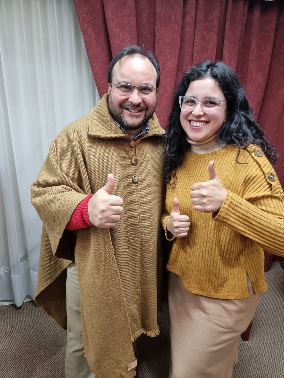 Customer photo review of PONCHO PREMIUM CAMEL CON CUELLO