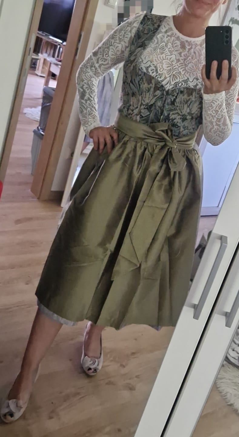 Customer photo review of Grün Herz-Ausschnitt Herz-Ausschnitt mit Floralem Muster Dirndl