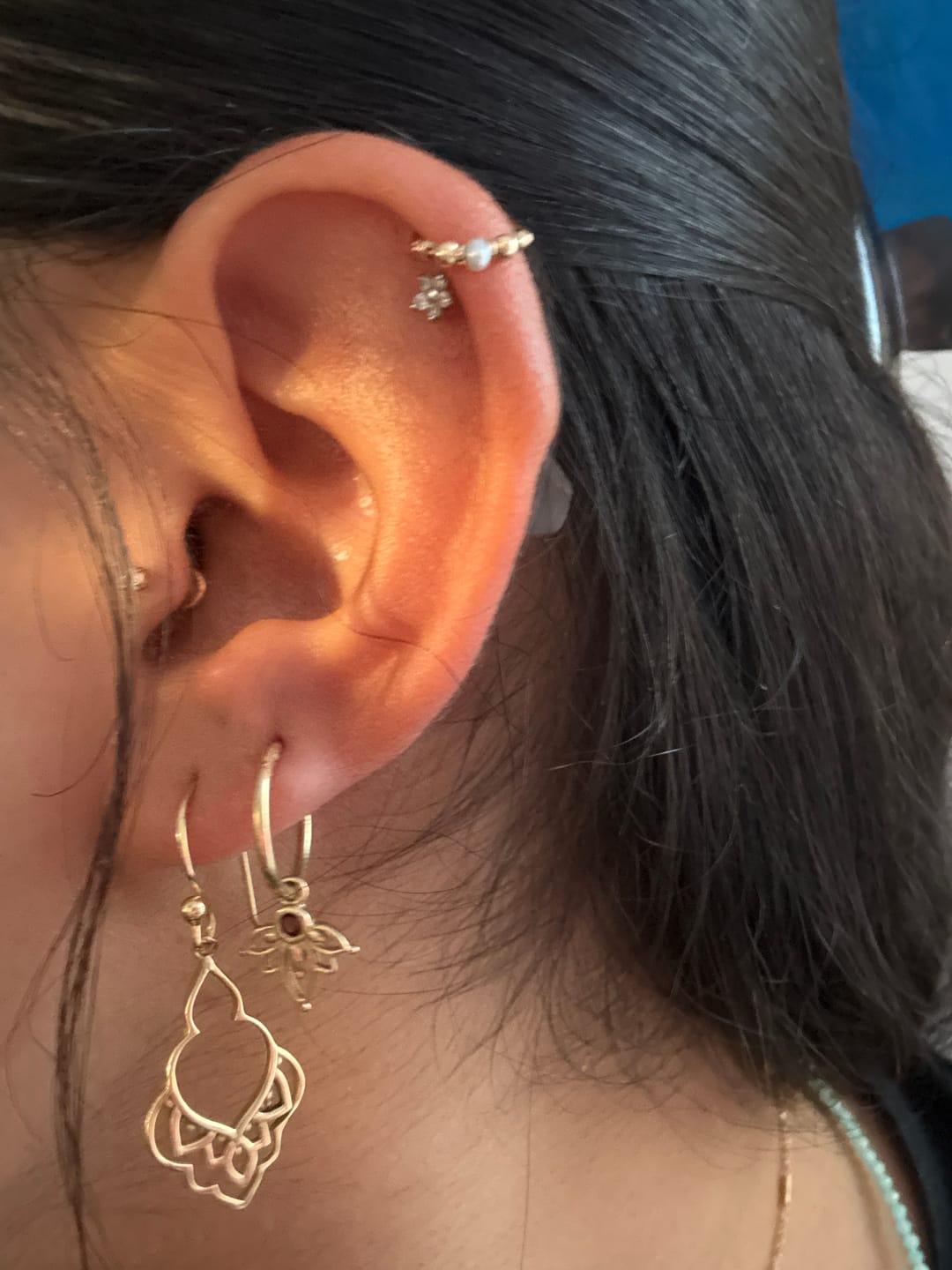 Customer photo review of עגילי חישוק לוטוס ואבני חן