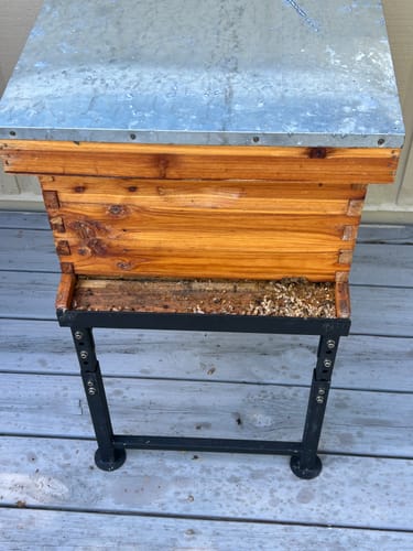 Customer photo review of MayBee Adjustable Metal Bee Hive Stand, Adjustable Height(16.1”-20.9”) Hive Stand, Adjustable Width(15”-19”) Bee Hive Frame Stands Hive Stand Frame