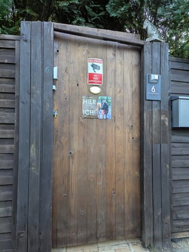 Customer photo review of Hunde-Türschild mit Foto & Wunschtext (UV- UND WETTERFEST) - Angebot beim Kauf eines 2. Schildes