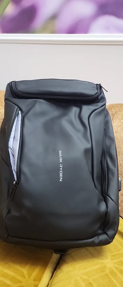 Customer photo review of Expandos: Versatile Expandable Laptop Backpack For All-day Traveling