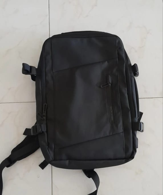 Customer photo review of Expandos: Versatile Expandable Laptop Backpack For All-day Traveling
