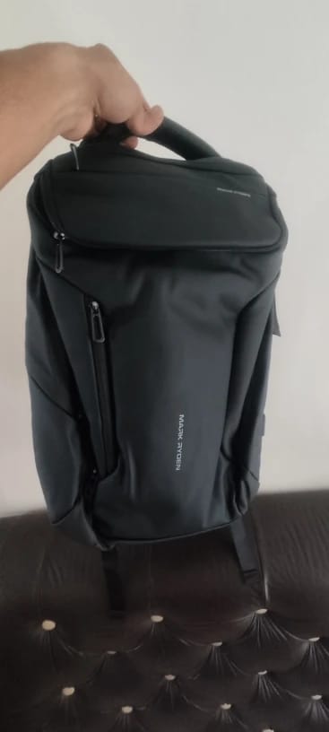 Customer photo review of Expandos: Versatile Expandable Laptop Backpack For All-day Traveling