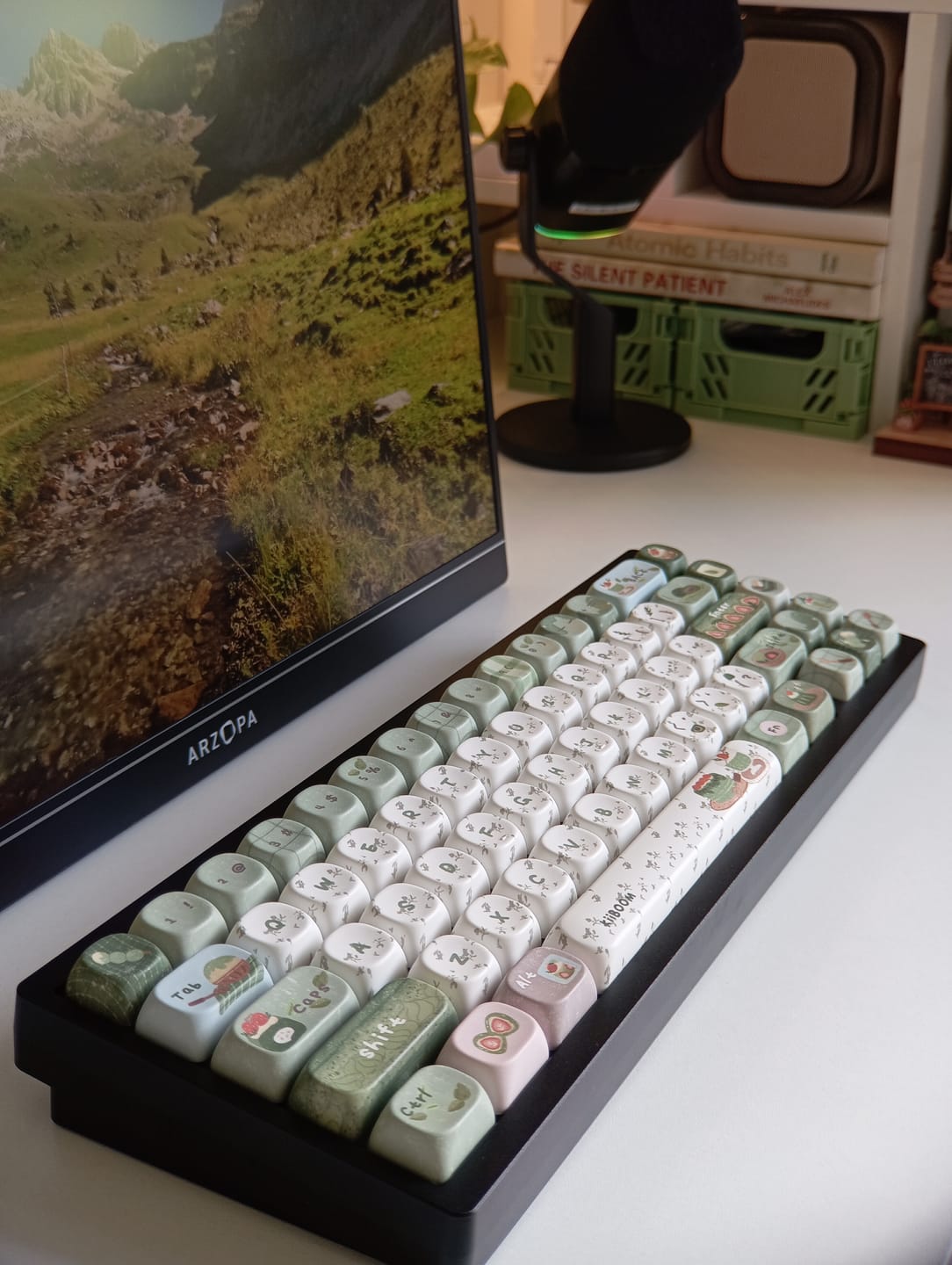 Customer photo review of KiiBOOM Sprout Picnic Keycap Set