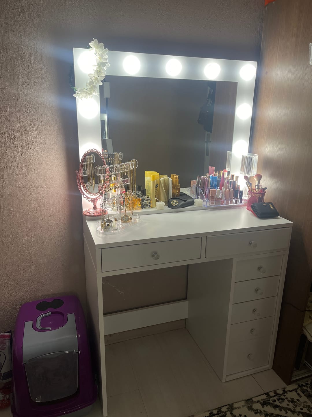 Customer photo review of Rani BJ115 Hollywood Işıklı Aynalı Kulis Makyaj Masası 7 Çekmeceli Takı Düzenleyici Beyaz
