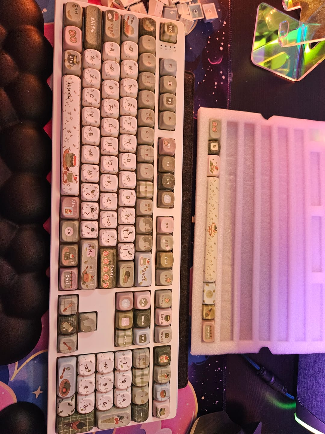 Customer photo review of KiiBOOM Sprout Picnic Keycap Set