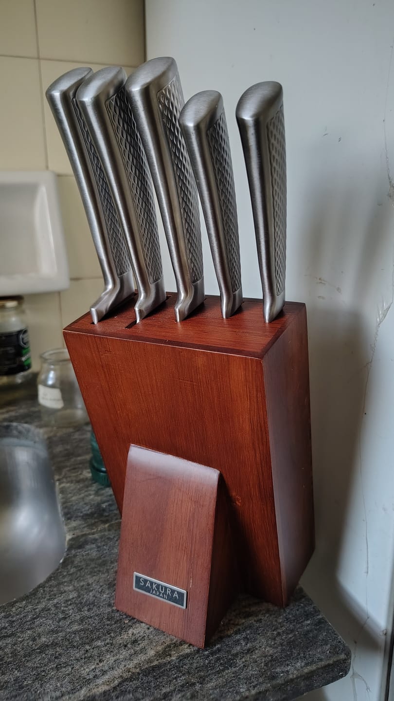 Customer photo review of Taco De Cuchillos Profesional Sakura Straff Junior De Madera Acacia - 6 Piezas