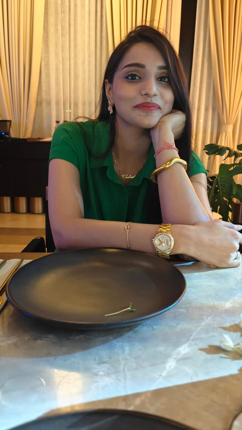 Customer photo review of Curved Chic Gold Bracelet