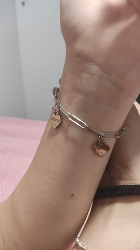 Customer photo review of Bracciale con Charm Cuoricini e catena rettangolare