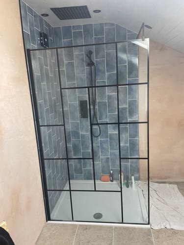 Customer photo review of Trieste 1950 x 1200mm Matt Black Abstract Frame Wetroom Screen with Support Bar - 8mm Glass