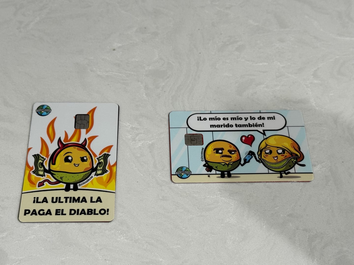 Customer photo review of La Última La Paga el Diablo - Sticker para Tarjeta de Crédito