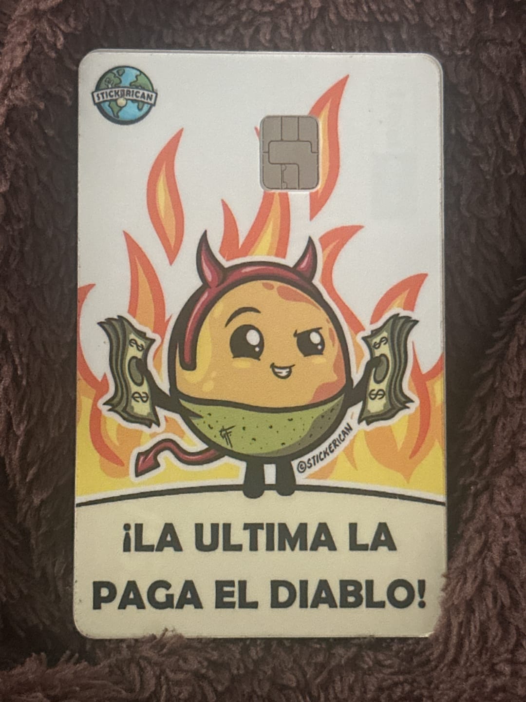 Customer photo review of La Última La Paga el Diablo - Sticker para Tarjeta de Crédito