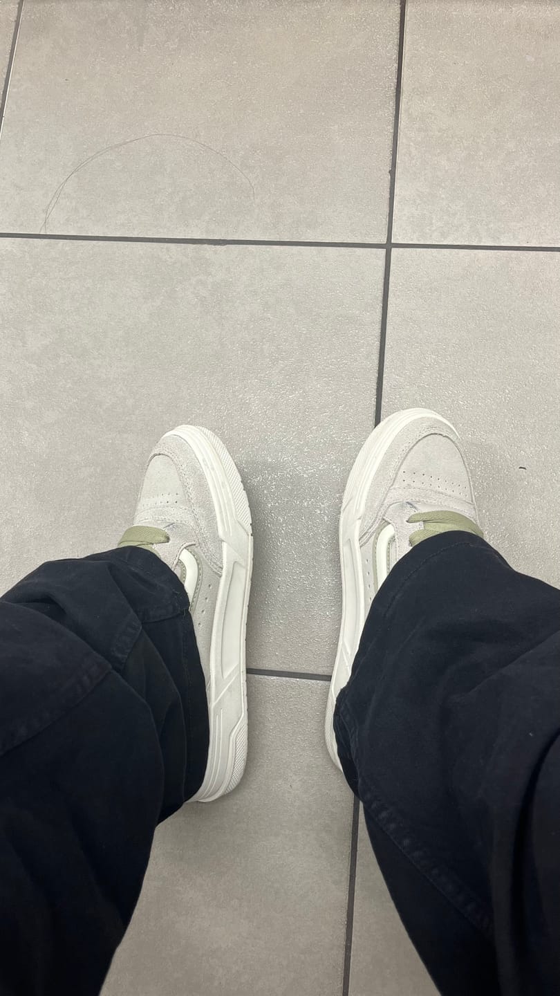 Customer photo review of Zapatillas Vans Hylane Mujer Gris