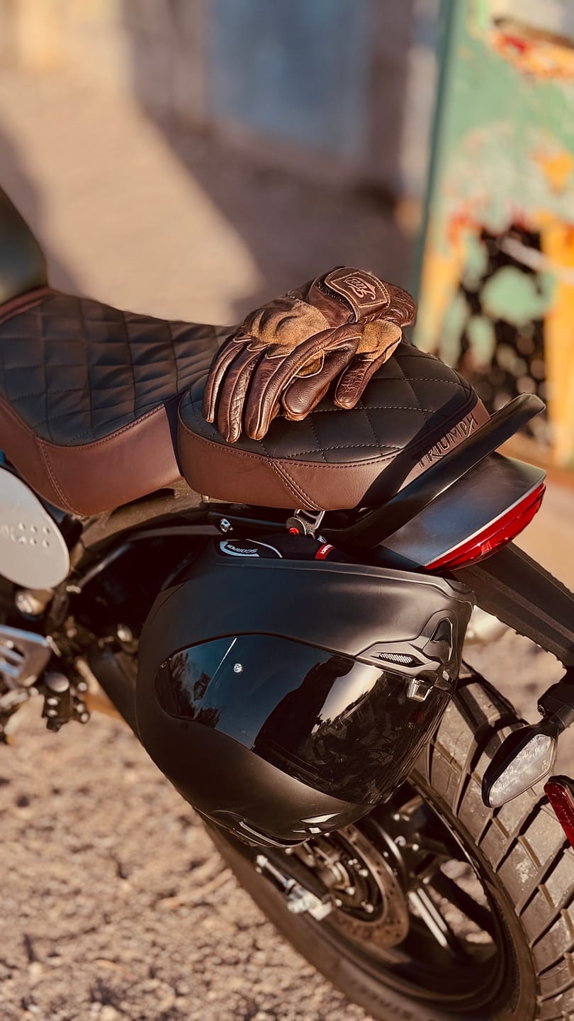 Customer photo review of Triumph Speed 400 & Scrambler 400 Helmet Hook (lock)