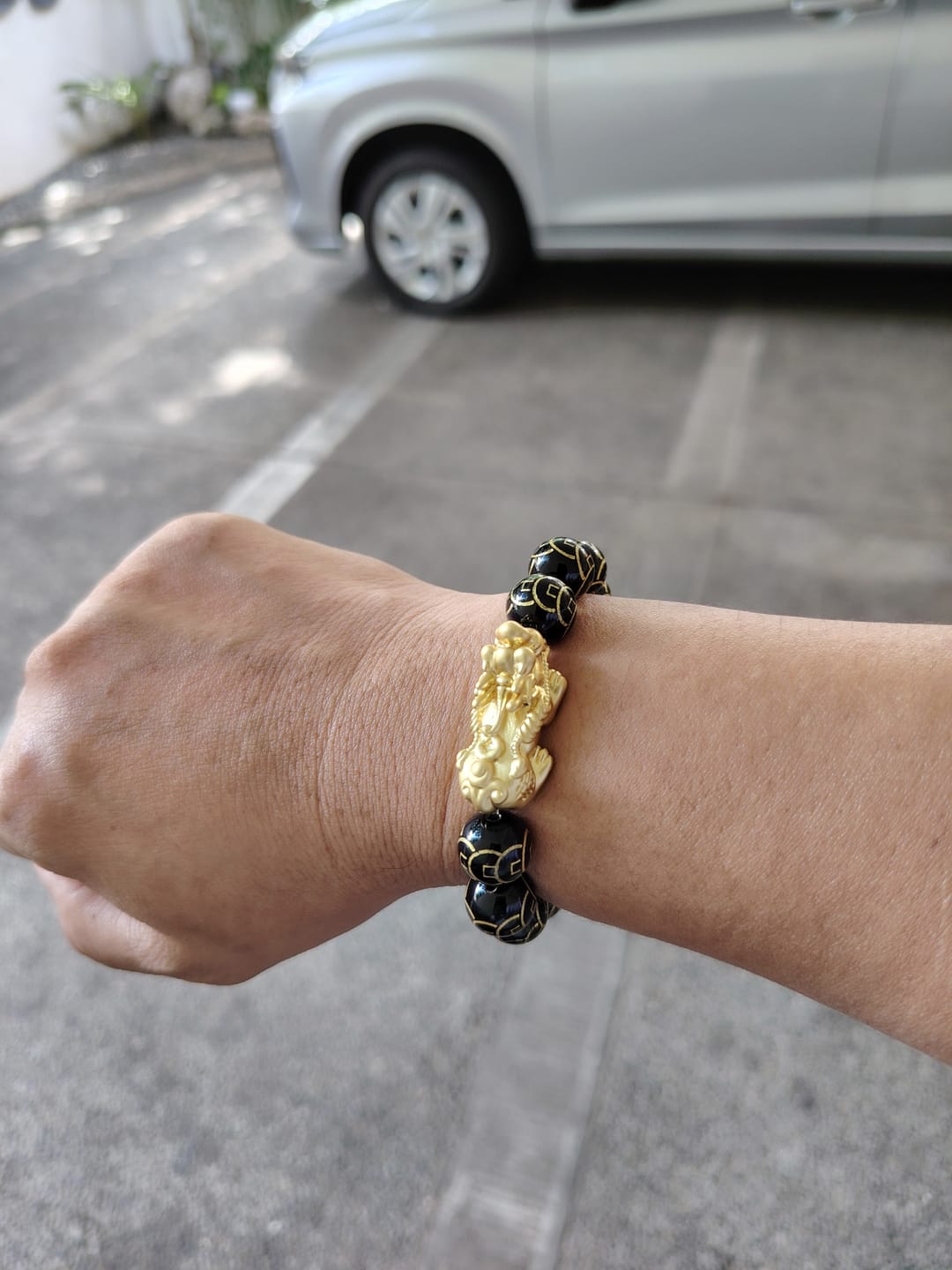 Customer photo review of 9 Coins 12mm Black Onyx w/ Lucky PiYao for Good Fortune and Flow of Prosperity