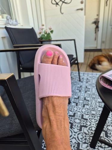 Customer photo review of HappyFlops