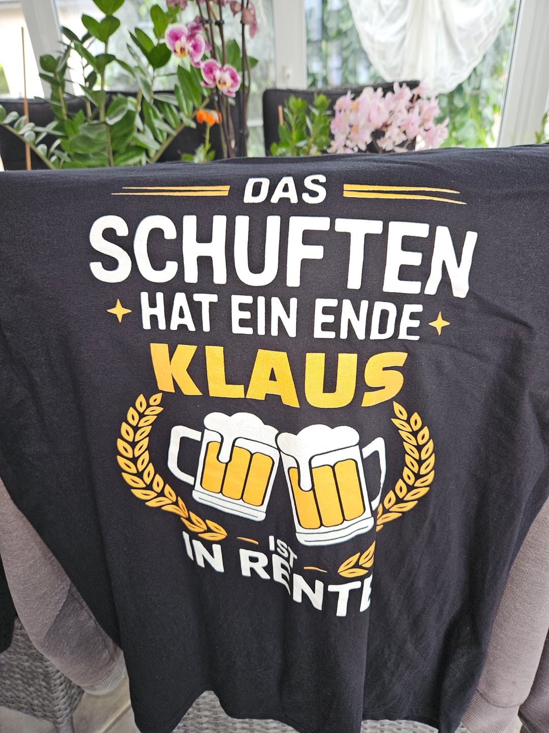 Customer photo review of Schuften Ende endlich Rente - Personalisierbares Shirt