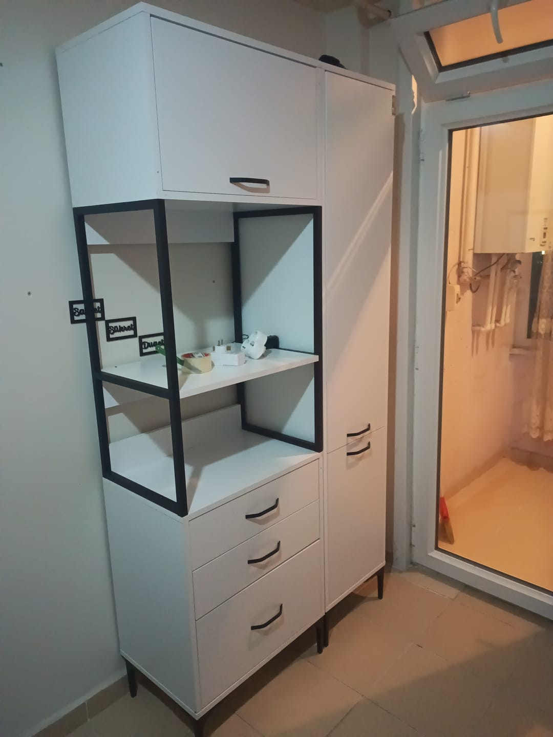 Customer photo review of Rani JE143 Çok Amaçlı Dolap 3 Kapaklı 3 Çekmeceli Kiler Mutfak Dolabı Beyaz