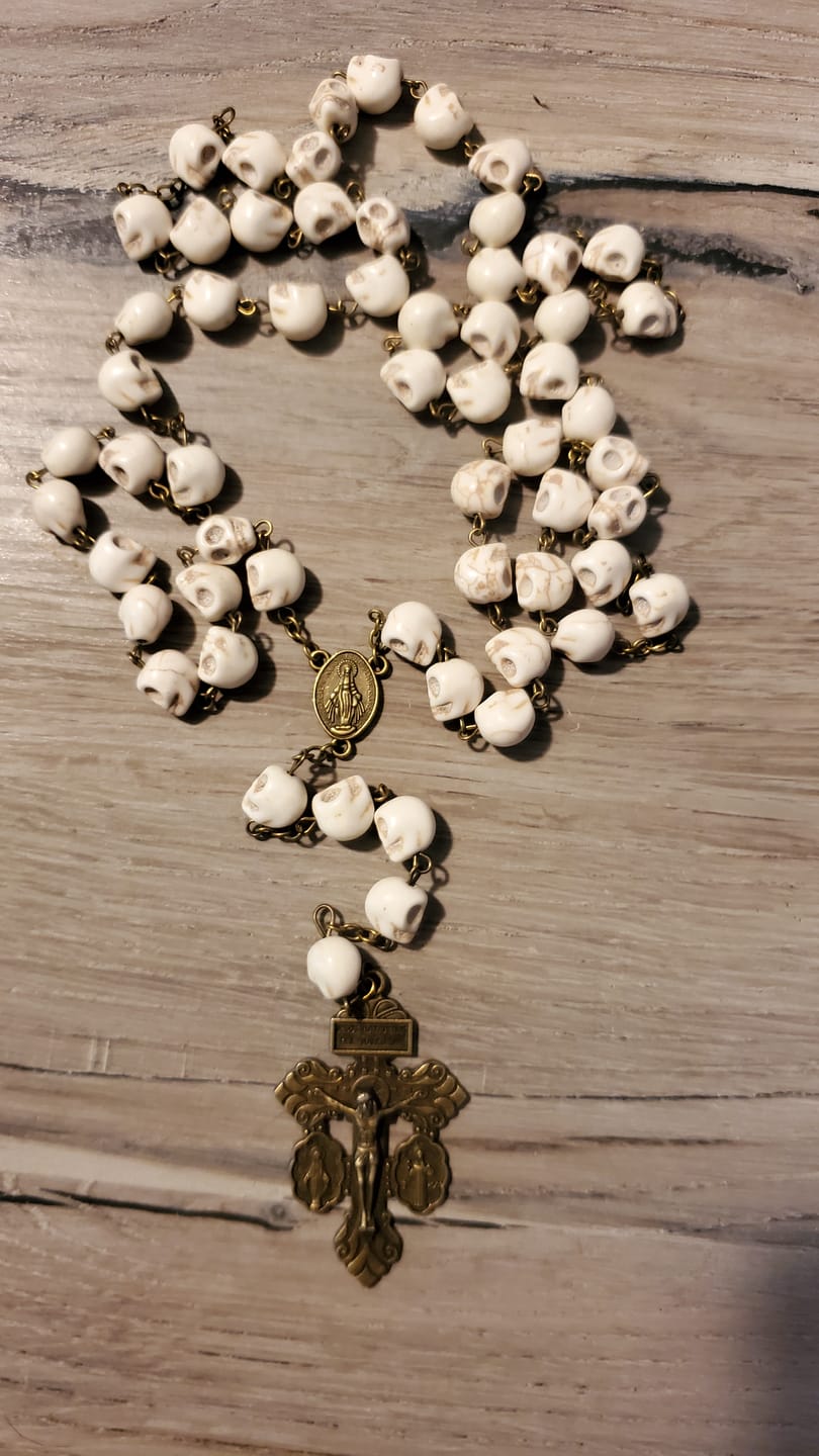 Customer photo review of FREE Today: Saint Benedict & Crucifix of 8 mm White Pine Skull Alloy Chain Rosary Necklace