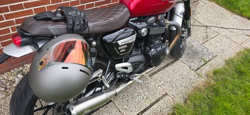 Customer photo review of Brogue Triumph Modern Classic Helmet Hook (lock) - 2016+ Triumph Speed Twin, Thruxton R/RS, Bonneville T100 & T120, Street Twin / Cup